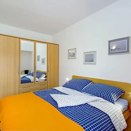 In Your Pocket For 4 Person Apartment